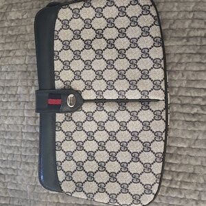 💛HOST PICK💛 Vintage Gucci Women's Cross Body - Missing Strap